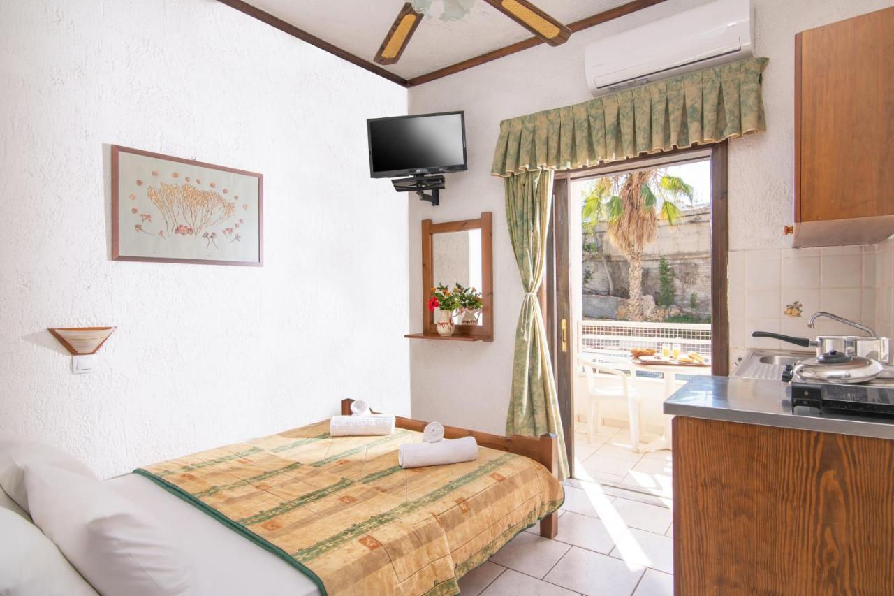 Iliostasi Beach Apartments 헐소니소스 외부 사진
