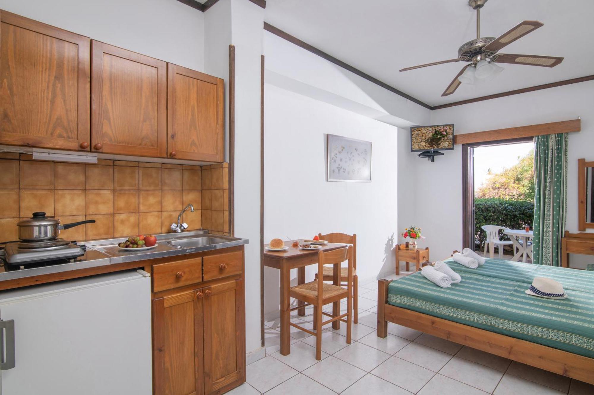 Iliostasi Beach Apartments 헐소니소스 외부 사진